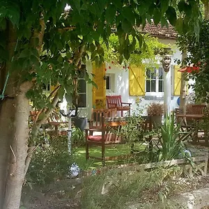 Maison Aux Volets Jaunes Hébergement de vacances